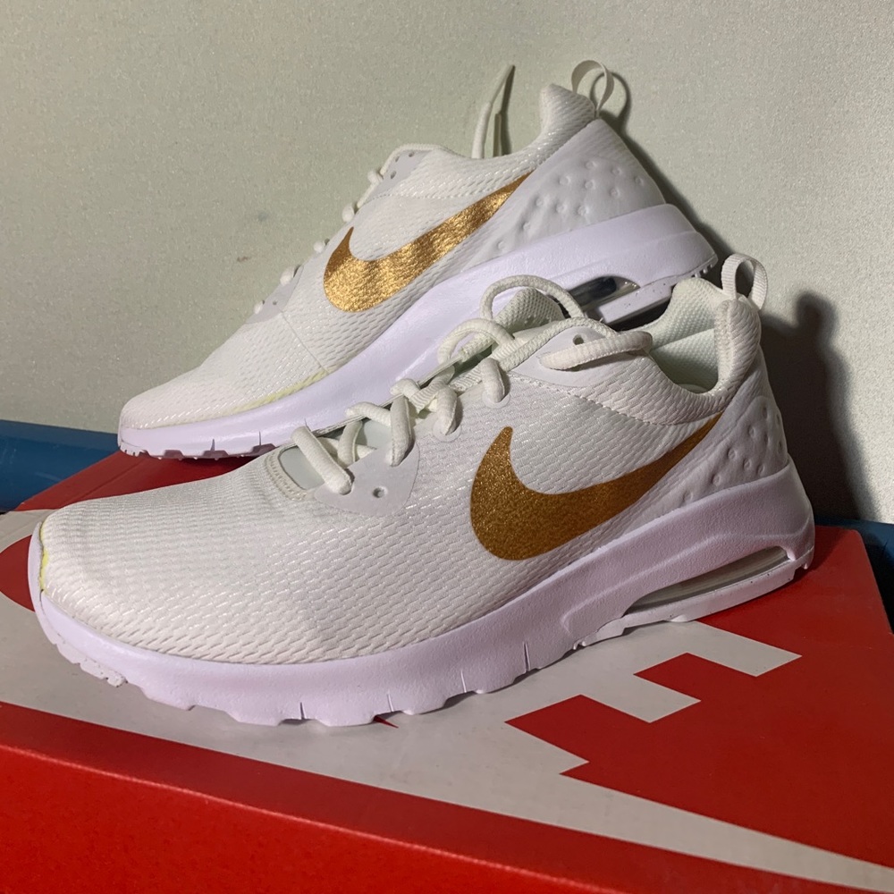Nike kids Air Max Motion multiple sizes